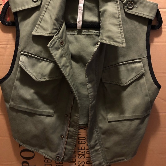 Green army vest - Picture 3 of 4
